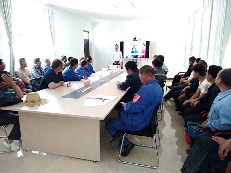 
				   
					黃河同力鹿角嶺礦山舉行滑塌、消防事故應(yīng)急救援演練
				 